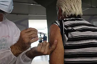 Suzano imuniza 1,5 mil idosos em dia de campanha contra a Covid-19