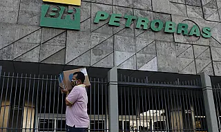 Petrobras reduz preço da gasolina em 4,66% para distribuidoras