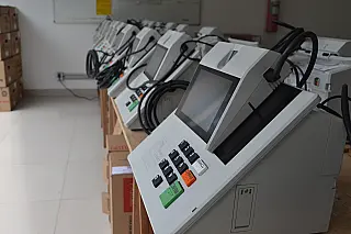 Eleitor pode votar hoje mesmo que não tenha comparecido no 1º turno