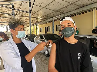 Ferraz libera vacinação para adolescentes de 15 anos na segunda-feira e 14 anos na terça-feira