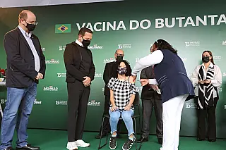 SP vacina jovens no 'Dia da Esperança', que marca término de imunização dos adultos