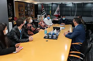 Ashiuchi homenageia servidoras públicas da Saúde