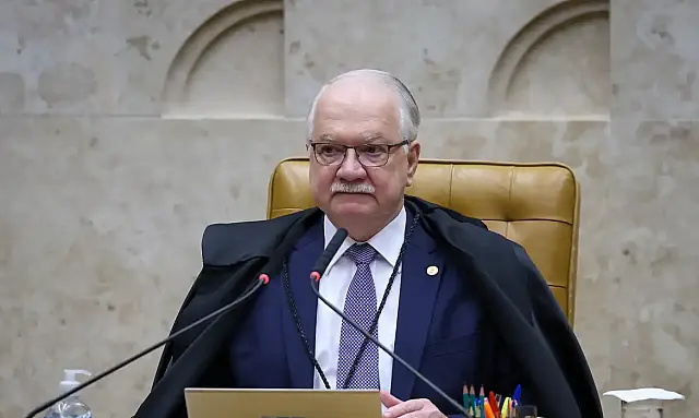 Fachin adia discussão sobre postagens de Nossa Senhora no STF