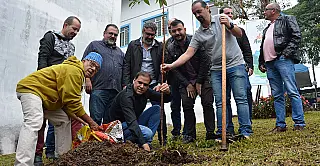 Plantio de Quaresmeira inicia Semana do Meio Ambiente