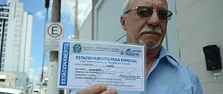 Vagas com exclusividade para idosos são desrespeitadas