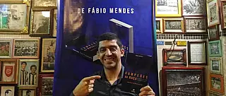 Jornalista Fábio Mendes lança livro 'Campeões da Raça' sobre a Copa de 58