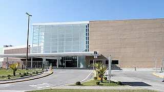 Bandidos mantém funcionário refém, roubam malote de dinheiro e carro no shopping de Mogi