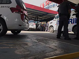 Ladrões com fuzis tentam roubar carro-forte, matam vigilante e ferem outro em supermercado de Itaquá