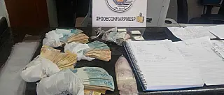 Polícia encontra R$ 11,1 mil durante ação contra narcotráfico em Itaquá