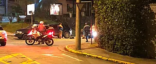 Briga de trânsito termina com homem baleado na frente da esposa e do filho em Mogi