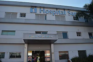 Santa Maria faz cirurgia inédita para correção de coluna