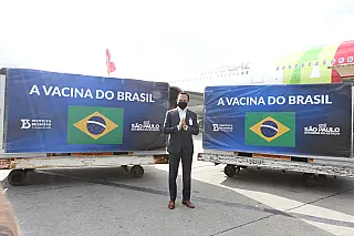 SP recebe insumos para produzir mais 8,7 milhões de doses da vacina do Butantan