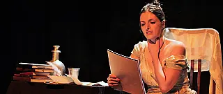 Teatro da Neura encena 'Vita Brevis ou A Resposta de Flória Emília'