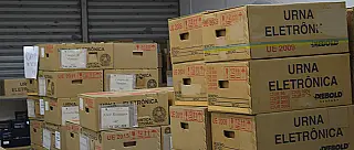 Mais de 560 urnas são transportadas aos locais de votação