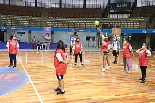 Segundo dia de Olimpíadas da Apae tem provas de atletismo e esportes coletivos