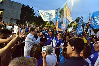 Prefeitos vão às ruas na última semana antes das eleições e reforçam apoios