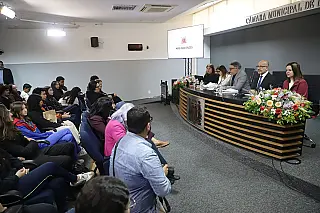 Câmara realiza diplomação e posse dos vereadores estudantis 2026