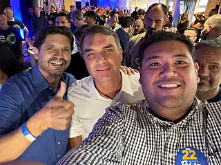 Em almoço, prefeitos reforçam apoio a Flávio Bolsonaro