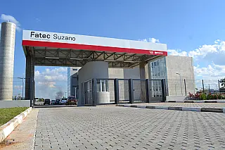 Estudantes cobram ligação definitiva de energia na Fatec