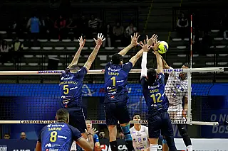 Suzano vira sobre Viapol Vôlei no primeiro jogo da semifinal Paulista