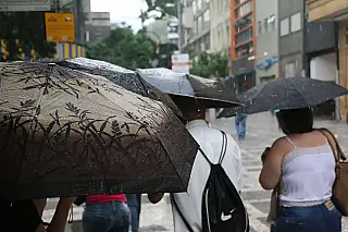 Defesa Civil emite alerta amarelo para pancadas de chuva durante o fim de semana do feriado de 12 de outubro