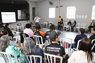 Assistência realiza palestra e apresentação musical para educadores sociais