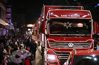Caravana de Natal da Coca-Cola retorna a Suzano em novembro com caminhões iluminados