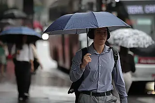 Defesa Civil emite alerta para chuvas com raios e ventos