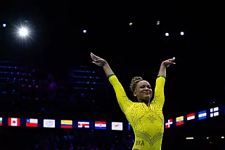 Rebeca, Flavinha e Lorrane avançam às finais do Mundial de Ginástica