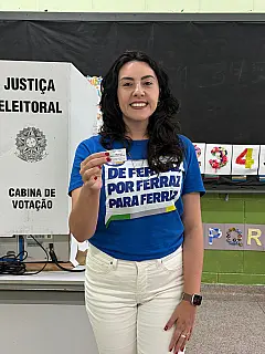 Prefeita Priscila Gambale vota e acompanha eleições em Ferraz