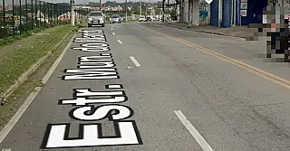 Dupla troca tiros com a PM, colide contra carro e morre em Itaquá