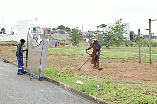 Meio Ambiente faz novo mutirão de zeladoria em praças de diferentes regiões de Suzano