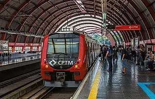 Estação Suzano recebe ação informativa da Fatec sobre vestibulares gratuitos