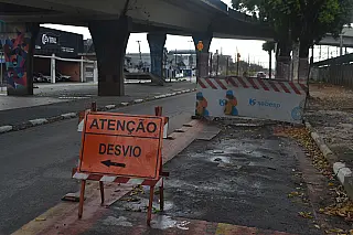 Buracos e obras mal feitas pela Sabesp e terceirizadas geram revolta e protestos em Suzano e região