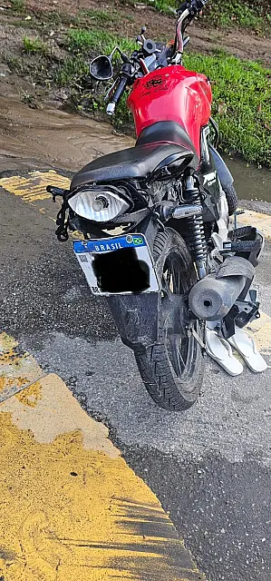 Motociclista morre e adolescente fica ferida após acidente de trânsito em Itaquá