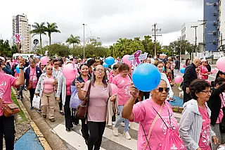 5ª Caminhada do Outubro Rosa reúne cerca de 500 participantes