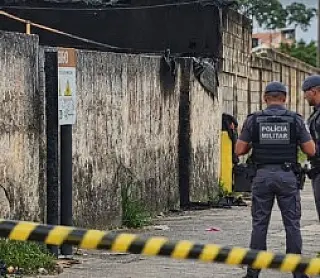 Corpo carbonizado é encontrado em barraco incendiado em Suzano