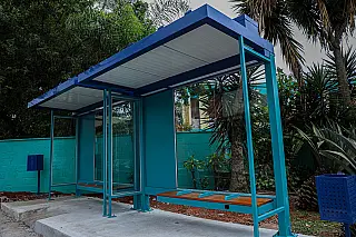 Vila São Paulo recebe novos pontos de ônibus com USB e energia solar