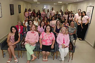 Hospital de Olhos Alto Tietê encerra Outubro Rosa e reúne mulheres em palestra com Larissa Ashiuchi