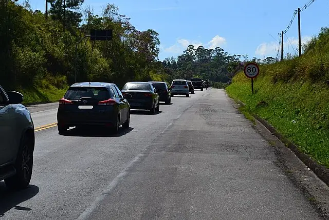 Mogi-Bertioga deve receber mais de 170 mil veículos durante o feriado de Finados