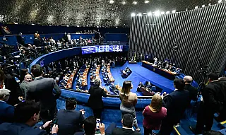 Senado aprova fim da escala 6x1 e redução da jornada de trabalho