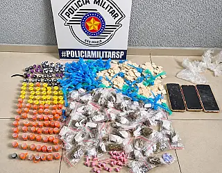 Dupla é presa com 782 porções de drogas em Itaquá