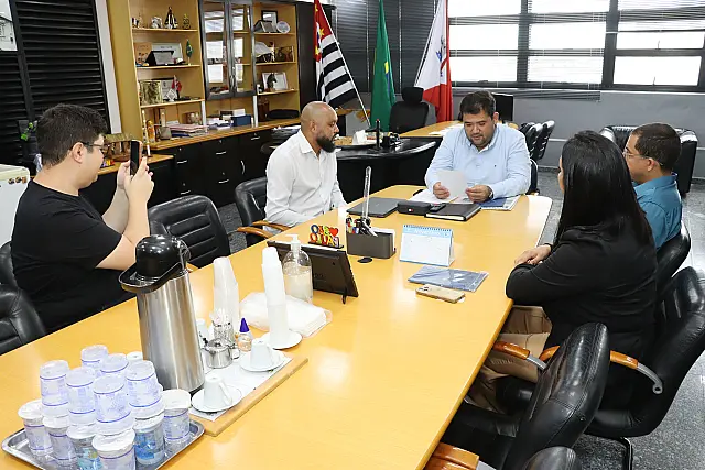 Prefeito recebe convite para comemoração de dez anos do Instituto Música do Bem