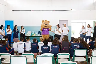 Escola municipal do Jardim Maitê recebe doação de materiais da Suzano SA