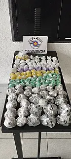 Mais de 2 mil porções de drogas são apreendidas dentro de uma casa em Arujá